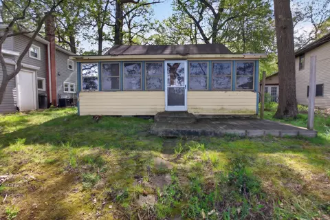 5036 Schrah Dr, Munith, MI 49259