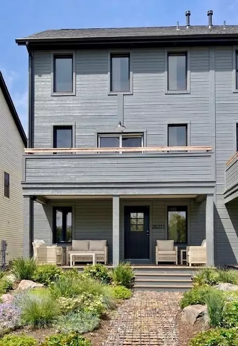 2320 Greenway Trl, Ann Arbor, MI 48104
