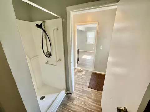 Bath - 535 Orange St, Jackson, MI 49202 photo 2 of 2
