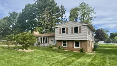359 S Hills Dr, Battle Creek, MI 49015