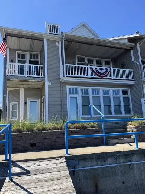 59 Arthur St, Manistee, MI 49660