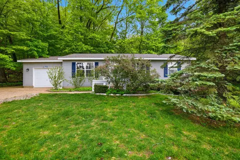 8759 Brower Lake Dr NE, Rockford, MI 49341