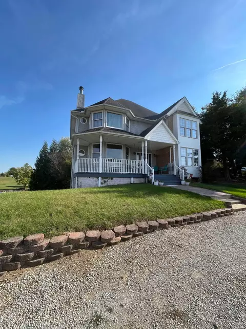 10149 Emerald Dr, Brooklyn, MI 49230