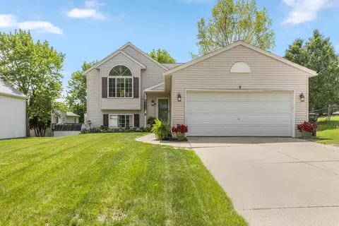138 Rollingwood Dr, Rockford, MI 49341