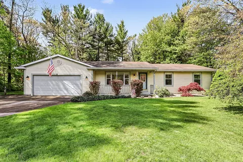 7701 Pinewood Dr, Whitehall, MI 49461
