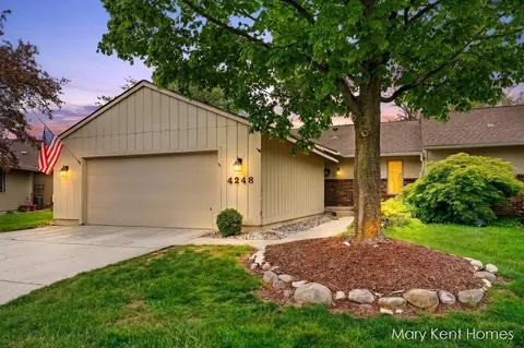 4248 Walnut Hills Ln SE UNIT 65, Grand Rapids, MI 49512