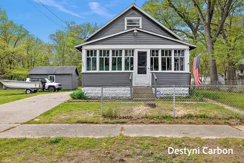 635 Leonard Ave, Muskegon, MI 49442