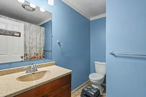Bath - 4774 Benelux Ct, Jackson, MI 49201 photo 2 of 3