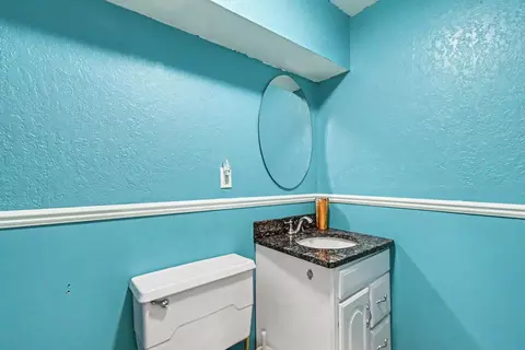 Bath - 4774 Benelux Ct, Jackson, MI 49201 photo 3 of 3