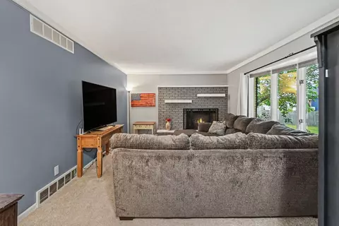 Living - 4774 Benelux Ct, Jackson, MI 49201 photo 2 of 2