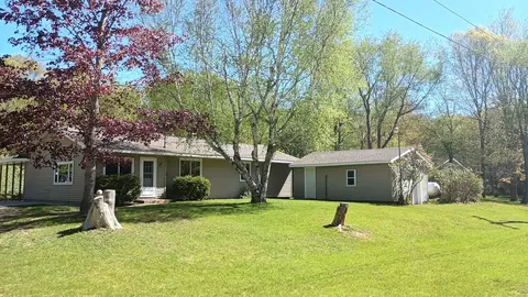 6816 W Victory Dr, Ludington, MI 49431