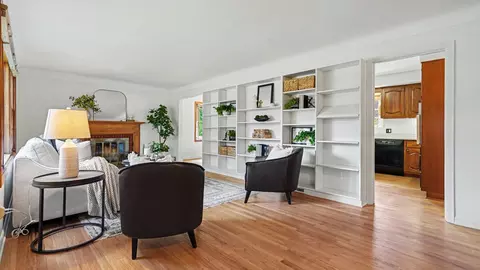 Living - 2030 Devolson Ave, Ann Arbor, MI 48104 photo 3 of 4