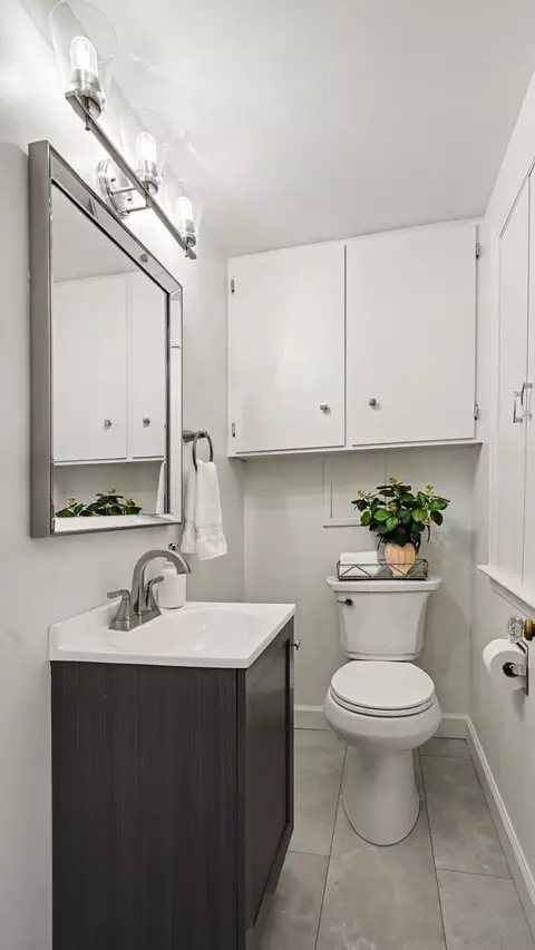 Bath - 2030 Devolson Ave, Ann Arbor, MI 48104 photo 4 of 4