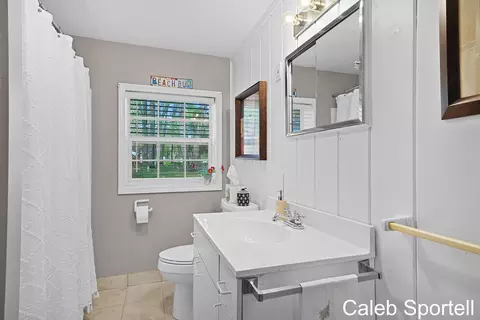 Bath - 1983 Wolf Lake Dr, Baldwin, MI 49304 photo 1 of 1