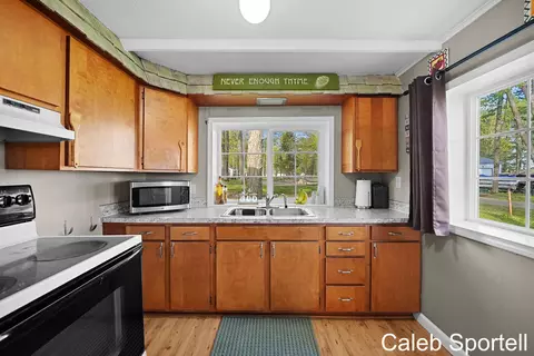 Kitchen - 1983 Wolf Lake Dr, Baldwin, MI 49304 photo 1 of 2