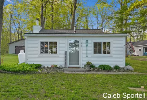 1983 Wolf Lake Dr, Baldwin, MI 49304