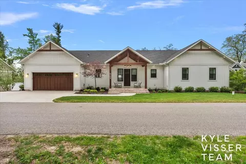 5109 E Manitou Way, Newaygo, MI 49337