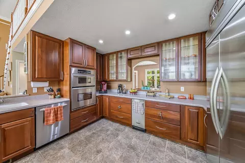 Kitchen - 2099 E Clear Lake Rd, Buchanan, MI 49107 photo 2 of 3