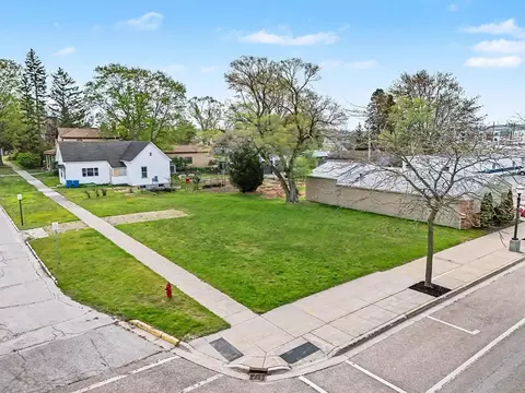 603 S James St, Ludington, MI 49431