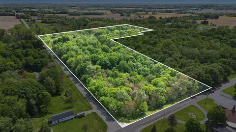 4244 Hillandale Rd, Sodus, MI 49126