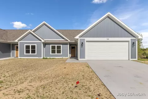 748 Noble Dr, Belding, MI 48809