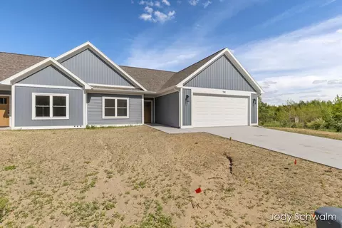 Exterior - 748 Noble Dr, Belding, MI 48809 photo 2 of 4