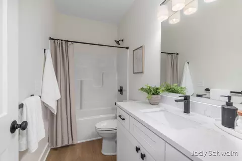 Bath - 748 Noble Dr, Belding, MI 48809 photo 2 of 3
