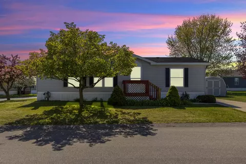 13735 Shamrock Ln, Cedar Springs, MI 49319