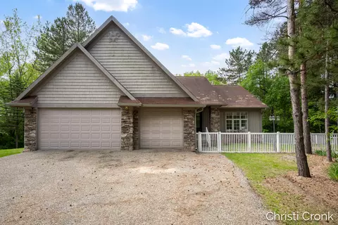15105 Eagle Ridge Rd, Eagle, MI 48822