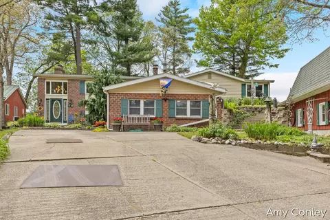 875 Bruce Dr, Middleville, MI 49333