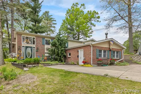 875 Bruce Dr, Middleville, MI 49333