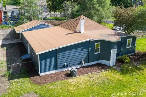 Exterior - 415 N State Rd, Belding, MI 48809 photo 6 of 9