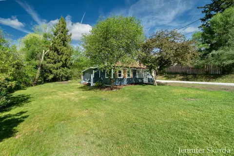 Exterior - 415 N State Rd, Belding, MI 48809 photo 3 of 9
