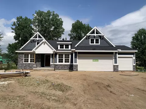 7060 Pinehurst Dr NE, Rockford, MI 49341