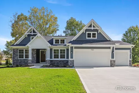 7060 Pinehurst Dr NE, Rockford, MI 49341