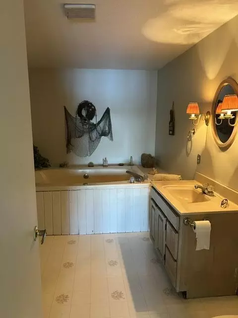 Bath - 4323 Broadview Ln, Lupton, MI 48635 photo 3 of 3