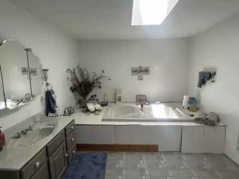 Bath - 4323 Broadview Ln, Lupton, MI 48635 photo 2 of 3