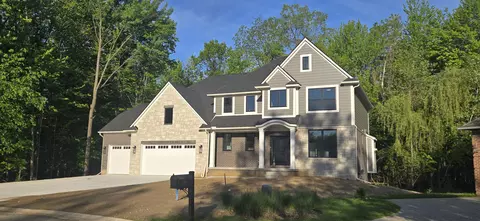 5850 Windrift Ct, West Bloomfield, MI 48324