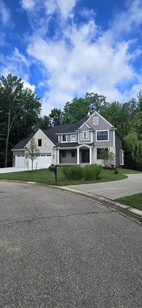 5850 Windrift Ct, West Bloomfield, MI 48324