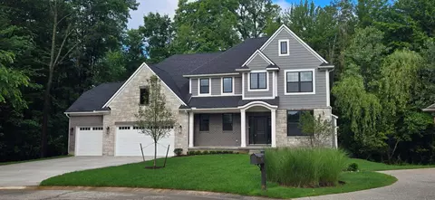 5850 Windrift Ct, West Bloomfield, MI 48324