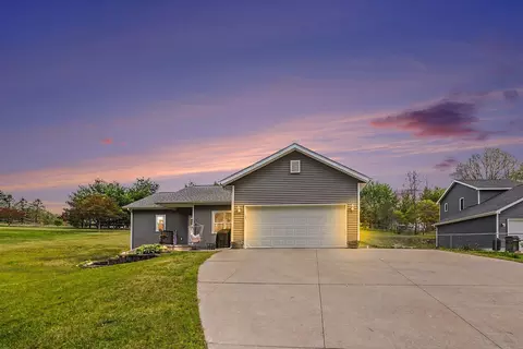 31800 Pine Ridge Cir, Lawton, MI 49065