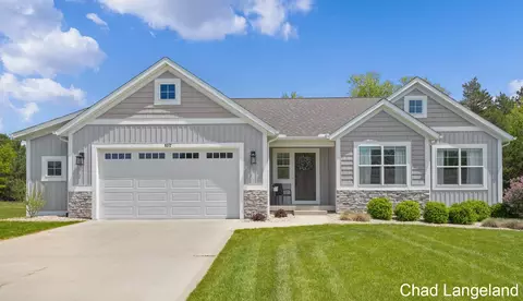 9272 Shoreway Dr, West Olive, MI 49460
