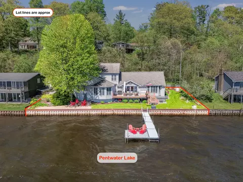 5267 W Monroe Rd, Pentwater, MI 49449