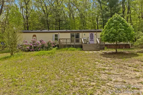 957 Maple St, Pullman, MI 49450