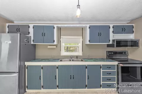 957 Maple St, Pullman, MI 49450 photo 9