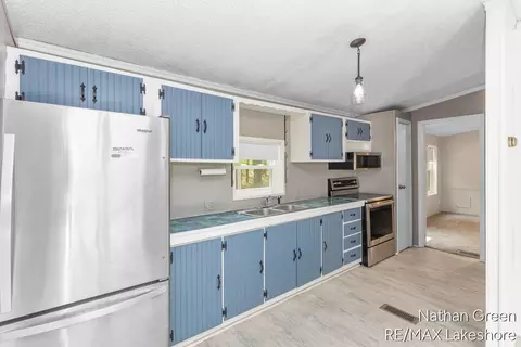 957 Maple St, Pullman, MI 49450 photo 10