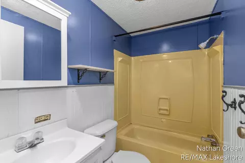 957 Maple St, Pullman, MI 49450 photo 16