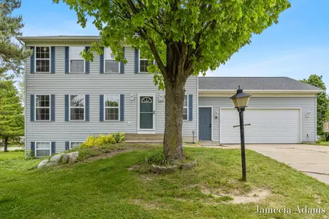 5204 Discovery Dr SE, Grand Rapids, MI 49508
