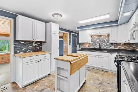 Kitchen - 16660 M-89, Augusta, MI 49012 photo 2 of 5