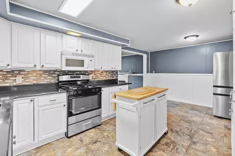 Kitchen - 16660 M-89, Augusta, MI 49012 photo 5 of 5